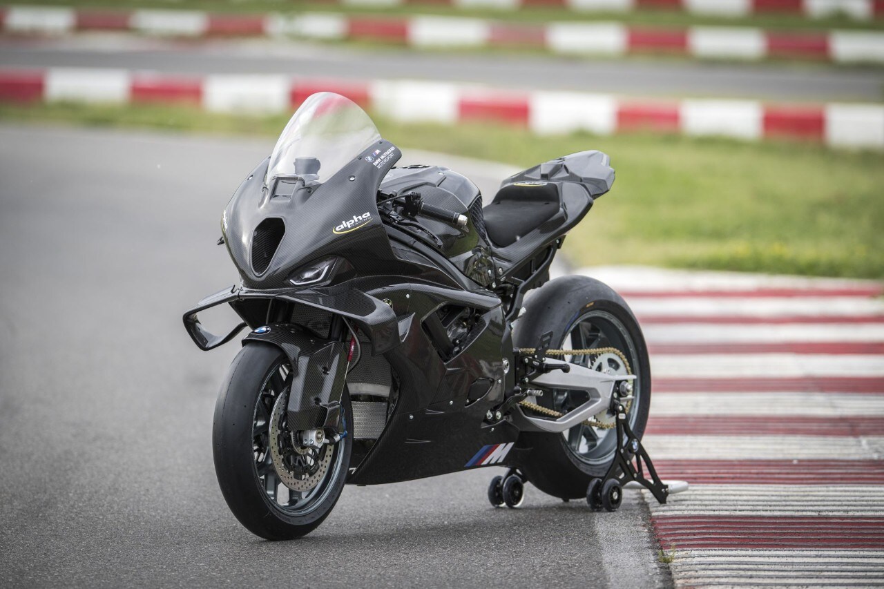 DueruoteTG #238 - Abbiamo guidato in pista la BMW che corre in SBK! 